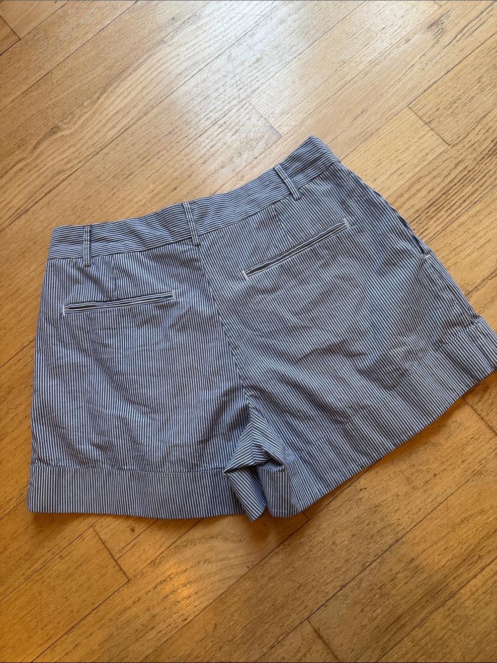 Banana Republic Navy and White Striped 4” pleated Shorts, size 12 - Picture 11 of 12